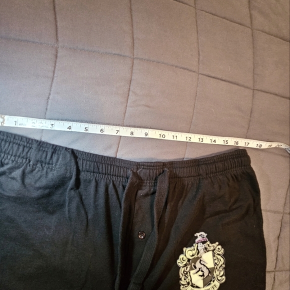 Mens Black Hufflepuff Sweatpants, LARGE - Picture 4 of 6